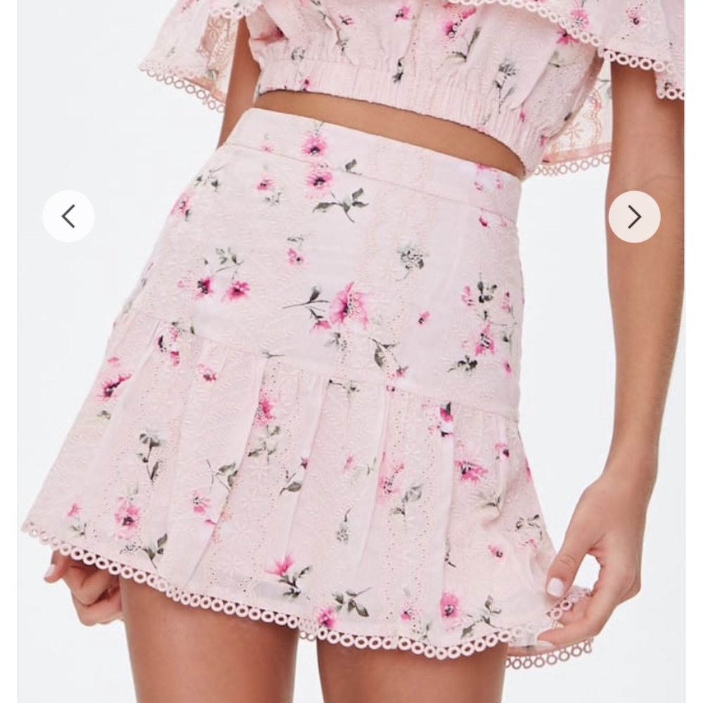 Pink Lace Floral short skirt- Forever 21  - XS